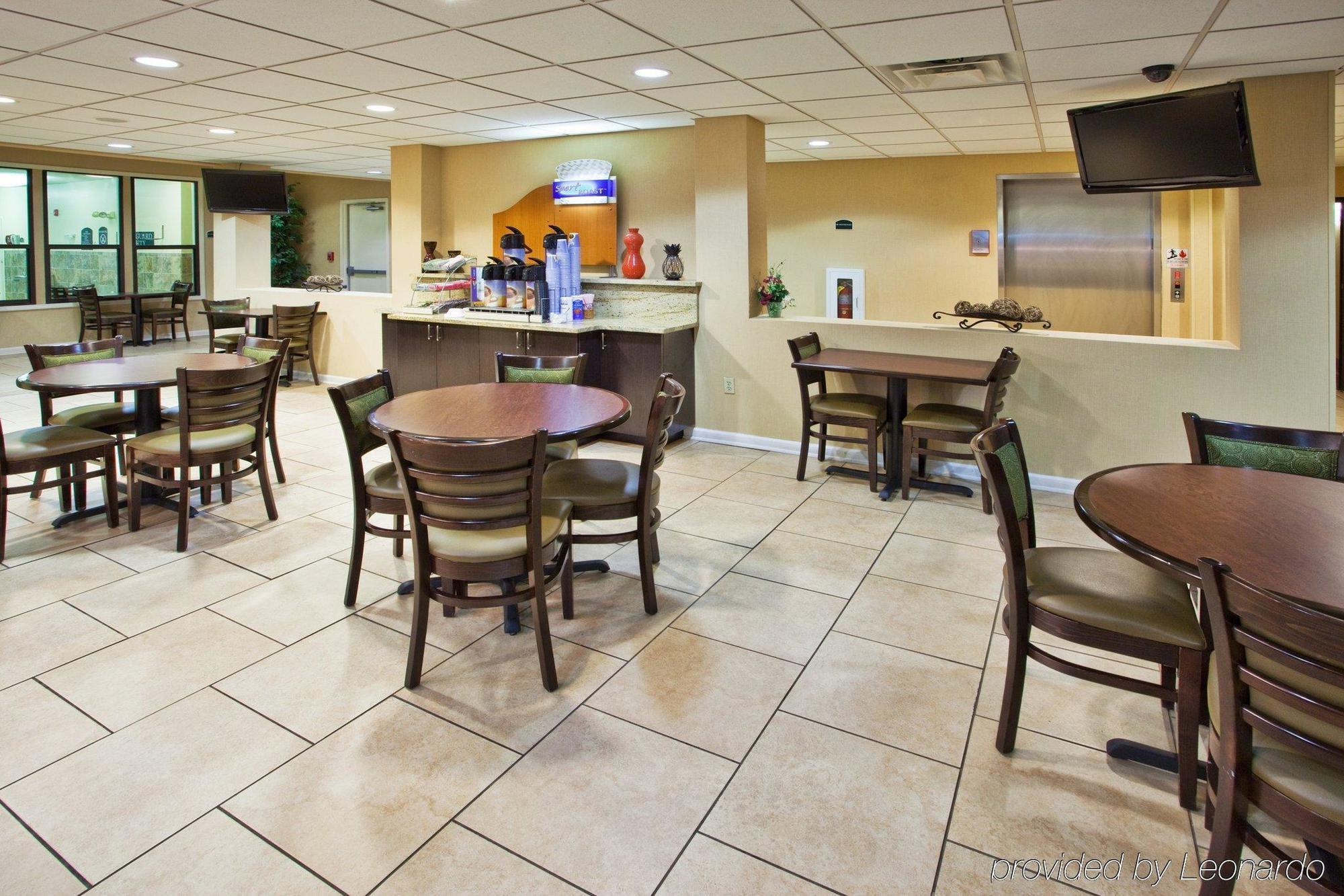 Comfort & Inn Suites Canton Restaurante foto